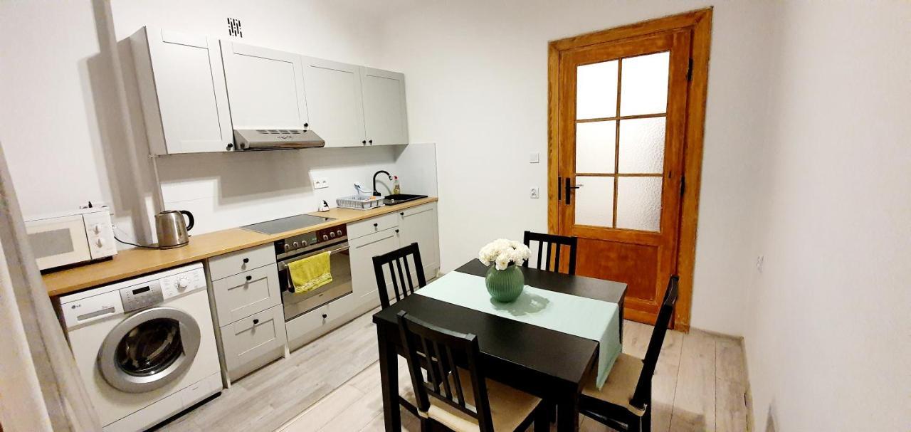 Separated Kitchen, Fast Internet Aleja 3 Maja 2M80 Varsó Kültér fotó