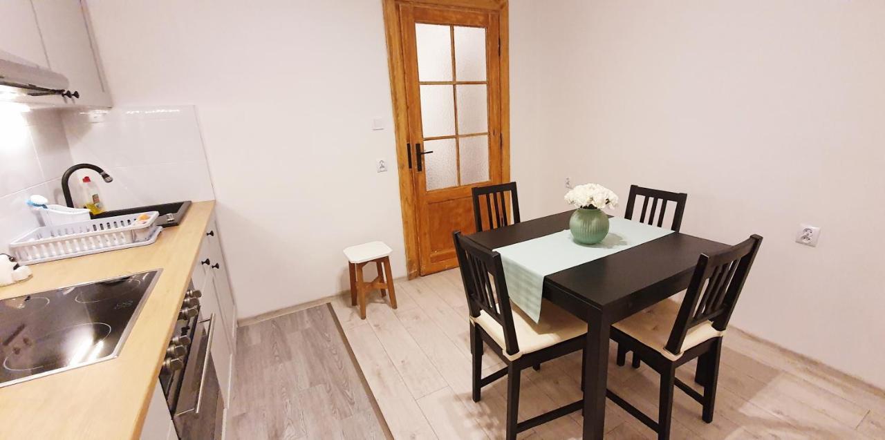 Separated Kitchen, Fast Internet Aleja 3 Maja 2M80 Varsó Kültér fotó